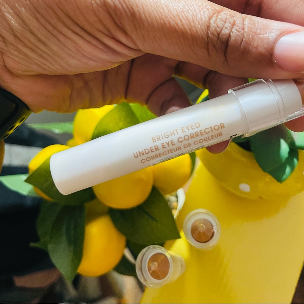 (3) Flower Under Eye Corrector Concealer Sticks - Medium Deep - Picture 4 of 5